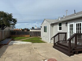 202 Rockwood Dr in South San Francisco, CA - Building Photo