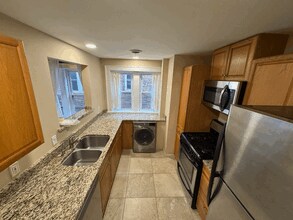 2725 Hampshire Rd, Unit Unit 3 in Cleveland Heights, OH - Building Photo - Building Photo