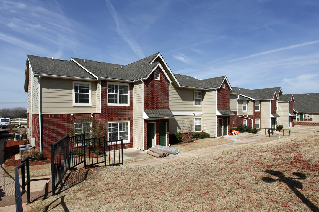 Pleasant Hill Apartments in Guthrie, OK - Building Photo