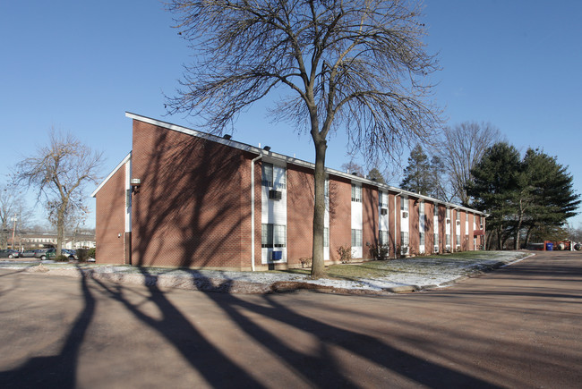 Park Place Apartments in Suffield, CT - Building Photo - Building Photo