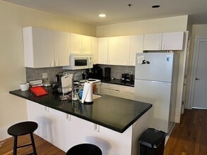 61 Dwight St, Unit 1 in Boston, MA - Foto de edificio - Building Photo