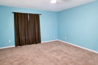 856 Creekway Ct in Brandon, FL - Building Photo - Building Photo