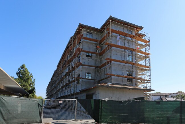 Anton Hacienda - Phase II in Pleasanton, CA - Foto de edificio - Building Photo