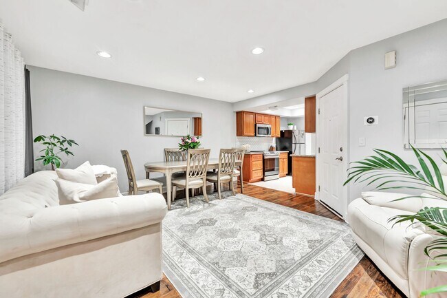 Villas at Pine in Portland, OR - Building Photo - Building Photo