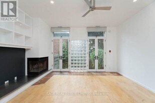 34 Claremont St in Toronto, ON - Building Photo