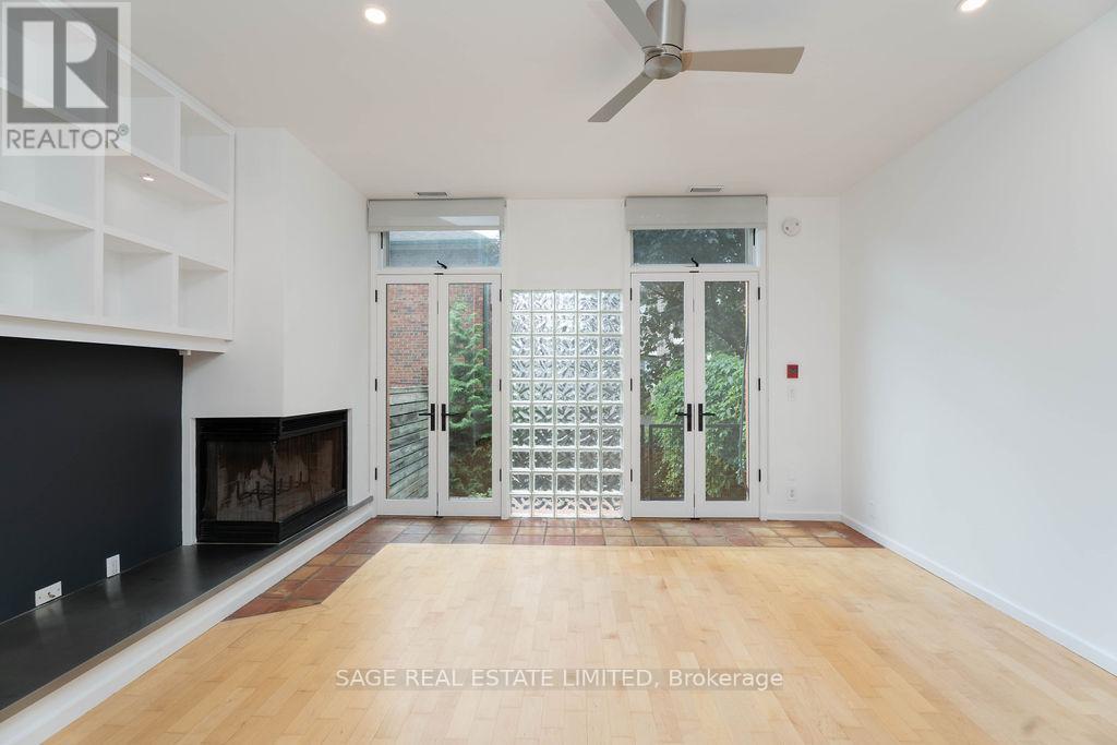 34 Claremont St in Toronto, ON - Building Photo