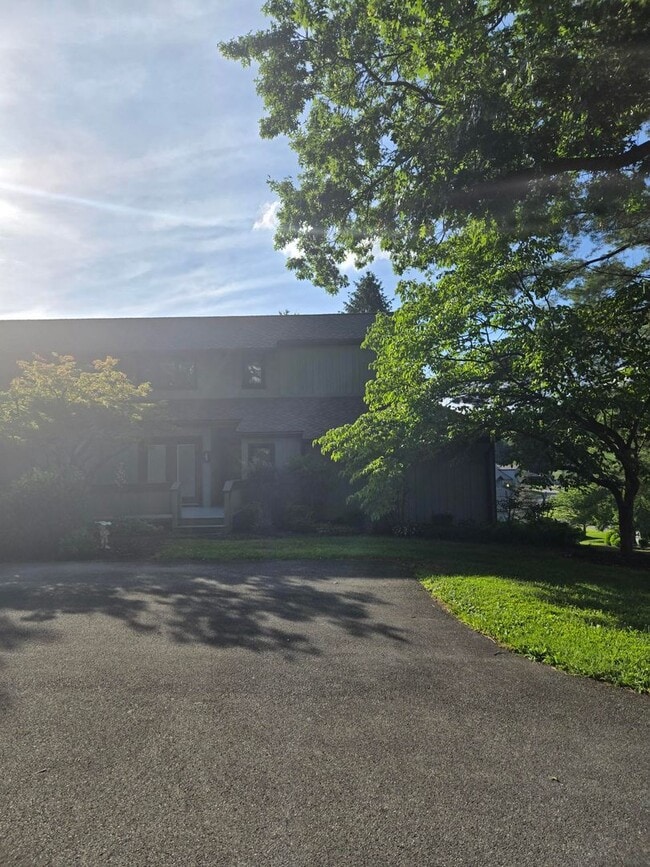 104 Hampton Ct in Bristol, TN - Building Photo - Building Photo