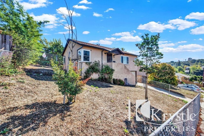 114 Hollywood Ave in Vallejo, CA - Building Photo - Building Photo