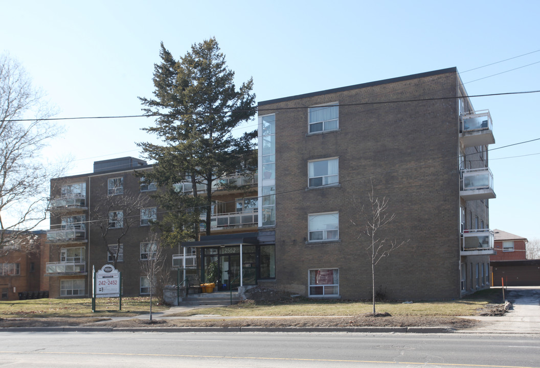 Fairlawn Apartments in Toronto, ON - Building Photo