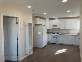 574 Yosemite Way in Salinas, CA - Building Photo