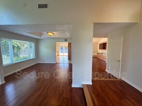 1390 Calle Pecos in Thousand Oaks, CA - Building Photo - Building Photo