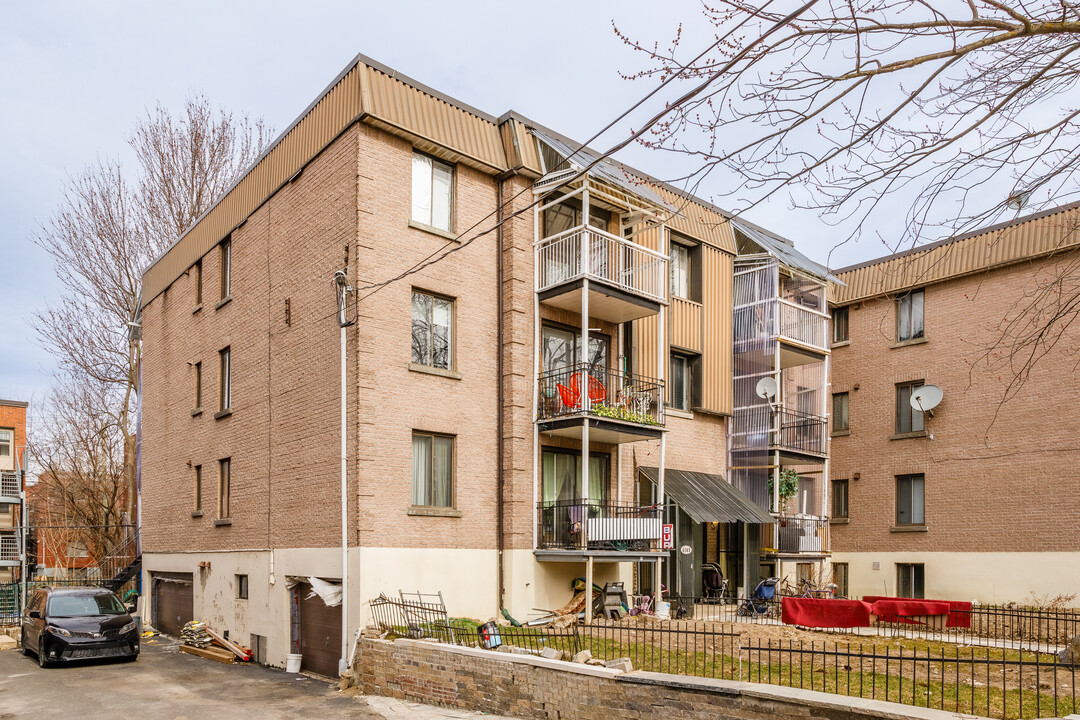 4145 Plamondon Av in Montréal, QC - Building Photo