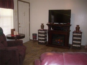 101 Seniors Ave in Carthage, TX - Foto de edificio - Building Photo