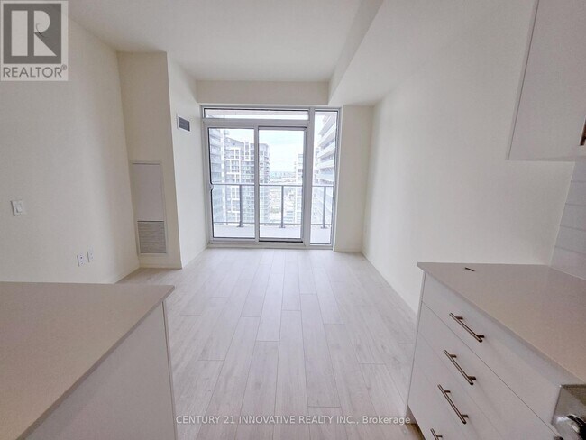 8960-8960 Jane St in Vaughan, ON - Building Photo - Building Photo