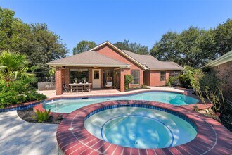 416 Live Oak Ln in Friendswood, TX - Building Photo - Building Photo
