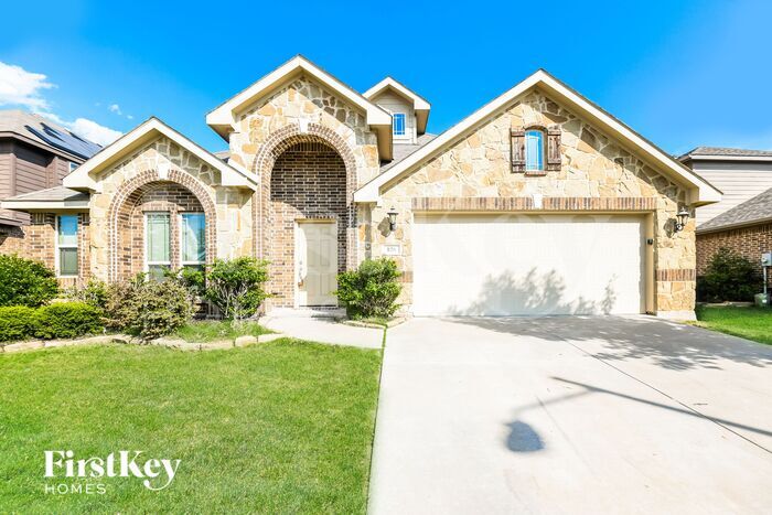 826 Graham Dr in Burleson, TX - Building Photo