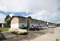 Executive House in Sarasota, FL - Foto de edificio - Building Photo