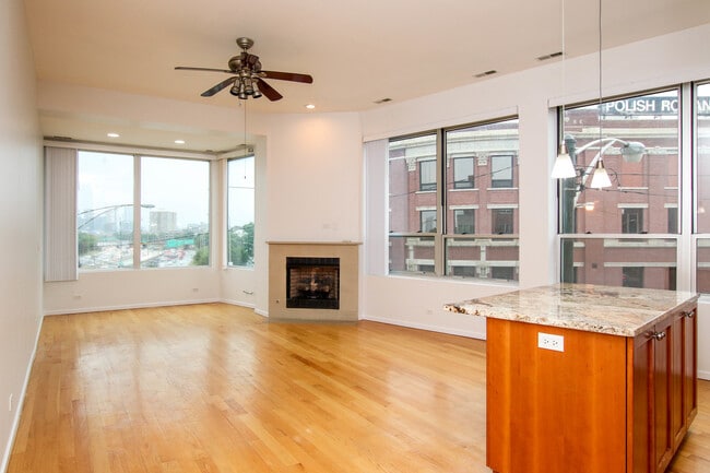 1001 N Milwaukee Ave in Chicago, IL - Building Photo - Building Photo