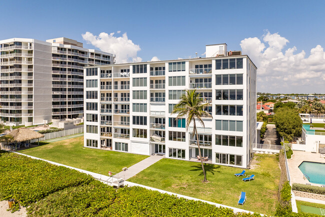 Wiltshire House in Highland Beach, FL - Foto de edificio - Building Photo