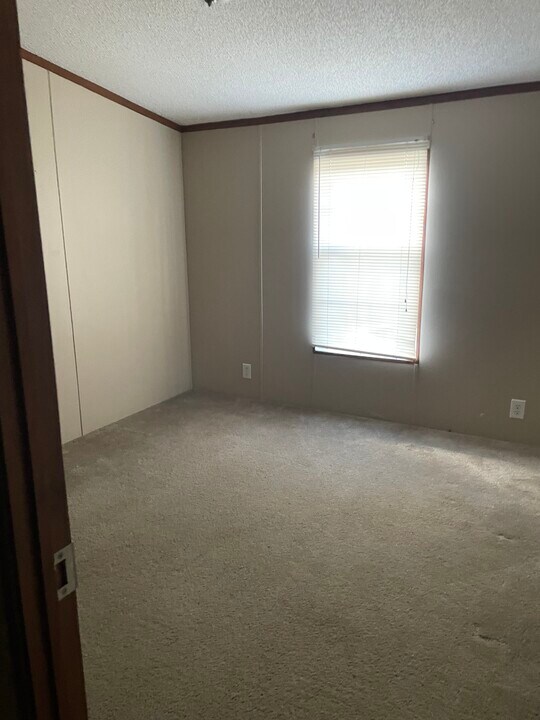 137 Powell Rd in Hohenwald, TN - Building Photo