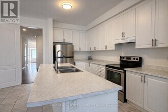 74 Beechborough Cres in East Gwillimbury, ON - Building Photo - Building Photo