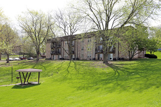 Oakview Terrace in Des Moines, IA - Foto de edificio - Building Photo