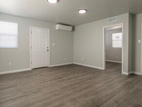 4702 Lancaster Dr NE in Salem, OR - Building Photo - Building Photo