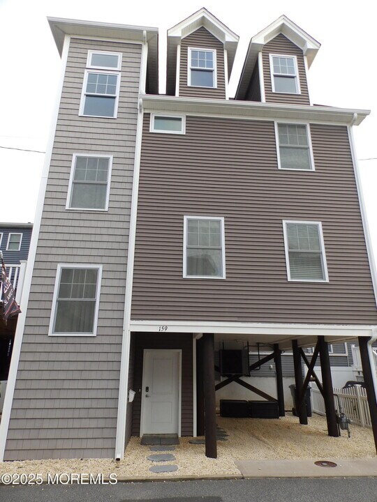 159 W Bay Way in Lavallette, NJ - Building Photo