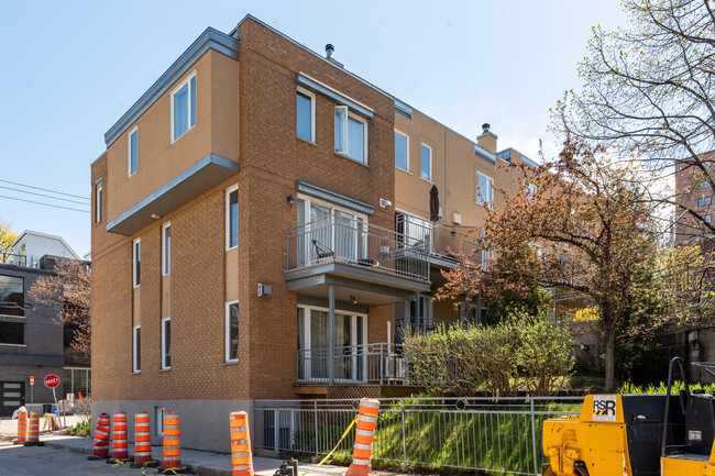 926 De Bourlamaque Av in Québec, QC - Building Photo - Building Photo