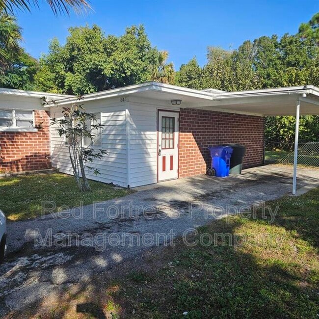 1641 Moreno Ave in Ft. Myers, FL - Building Photo - Building Photo