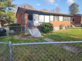 3843 Plantation Rd NE in Roanoke, VA - Building Photo