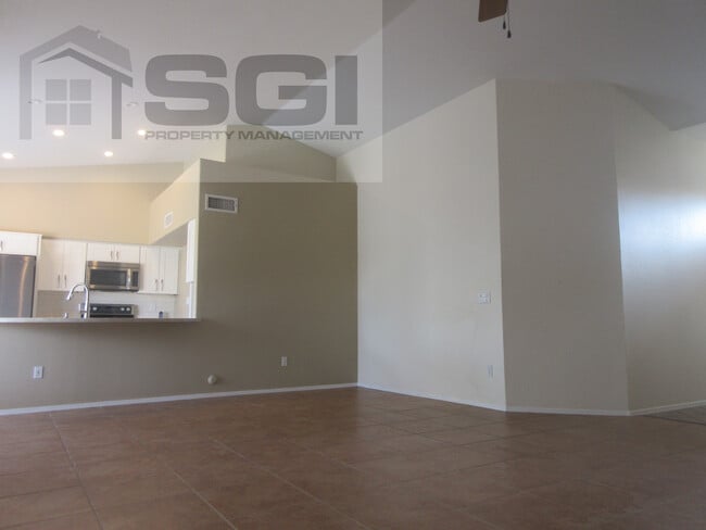 8606 W Caribbean Ln in Peoria, AZ - Building Photo - Building Photo