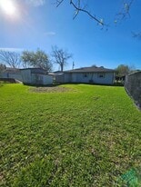 120 Antionette Ln in Crosby, TX - Building Photo