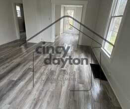 110 N River St in Franklin, OH - Building Photo - Building Photo