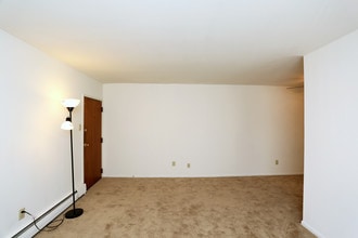 Parkview Apartments in Whitehall, PA - Foto de edificio - Interior Photo