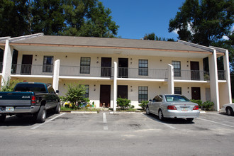 1949 SW 30th Ct in Ocala, FL - Foto de edificio - Building Photo