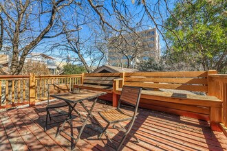 1004 1/2 Barton Springs Rd in Austin, TX - Building Photo - Building Photo