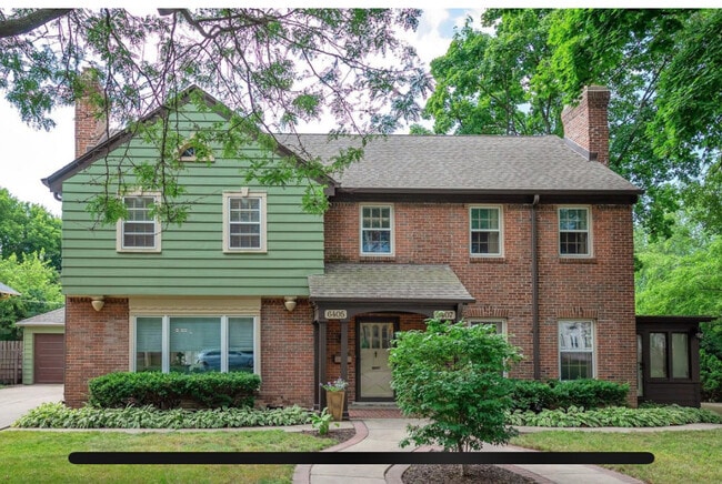 6407 W Lloyd St in Milwaukee, WI - Foto de edificio - Building Photo