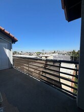 327 Chestnut Ave in Long Beach, CA - Building Photo - Building Photo