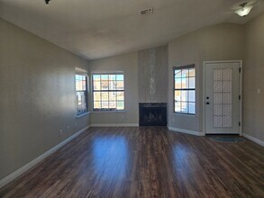 7421 Lattimore Dr in Las Vegas, NV - Building Photo - Building Photo