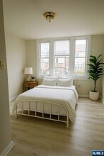 458-460-460 Leslie St, Unit 2L in Newark, NJ - Foto de edificio - Building Photo