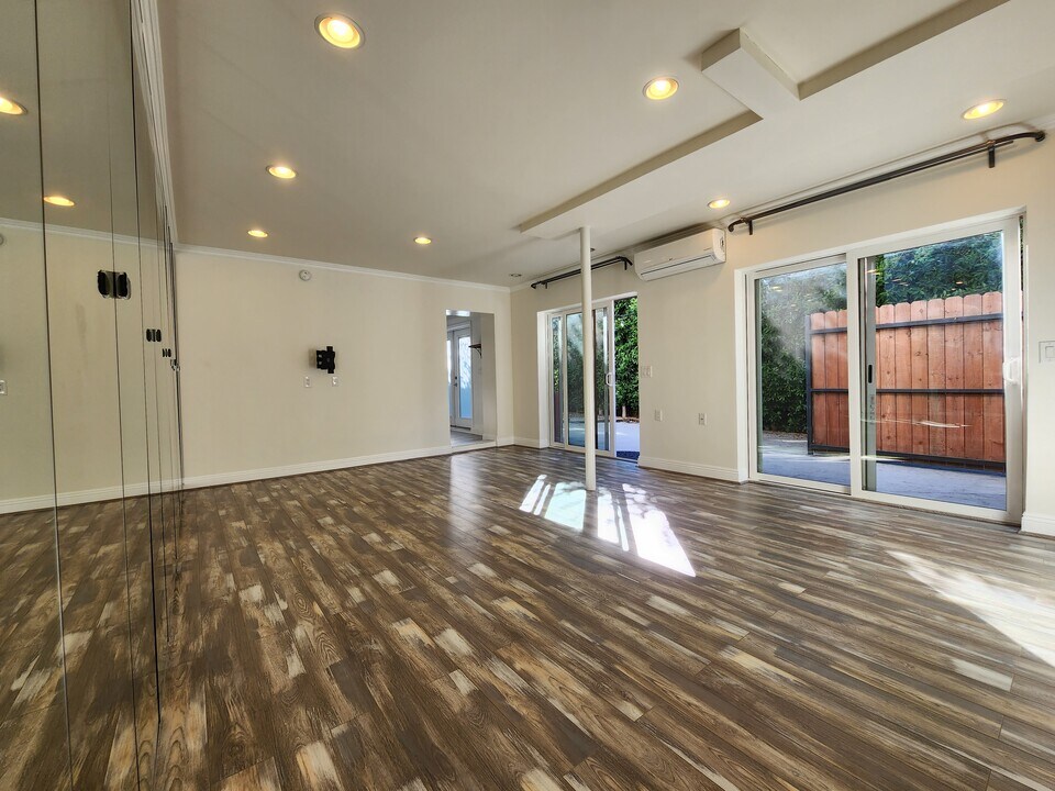 2127 Vine St, Unit 3/4 in Los Angeles, CA - Building Photo