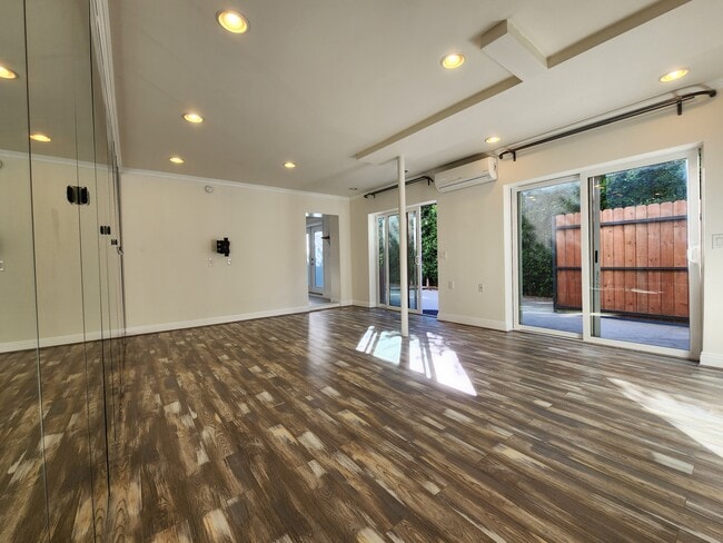 2127 Vine St, Unit 3/4