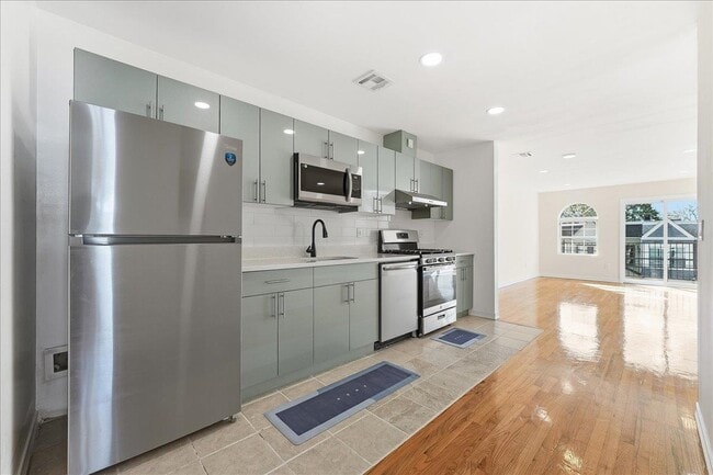 624 Bramhall Ave in Jersey City, NJ - Building Photo - Building Photo