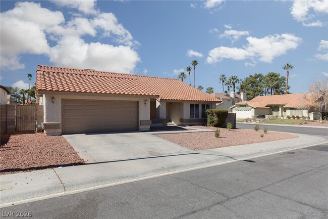 121 Hanover Dr in Henderson, NV - Building Photo - Building Photo