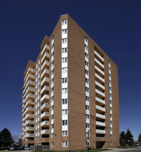 15 Sewells Rd in Toronto, ON - Building Photo - Building Photo