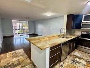 900 NE 12th Ave in Hallandale Beach, FL - Building Photo - Building Photo