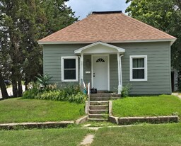 1105 Olive St in Concordia, KS - Building Photo