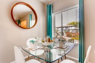 Verano Townhomes in Phoenix, AZ - Foto de edificio - Building Photo