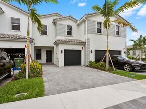 106 SW 184th Ave in Pembroke Pines, FL - Building Photo - Building Photo
